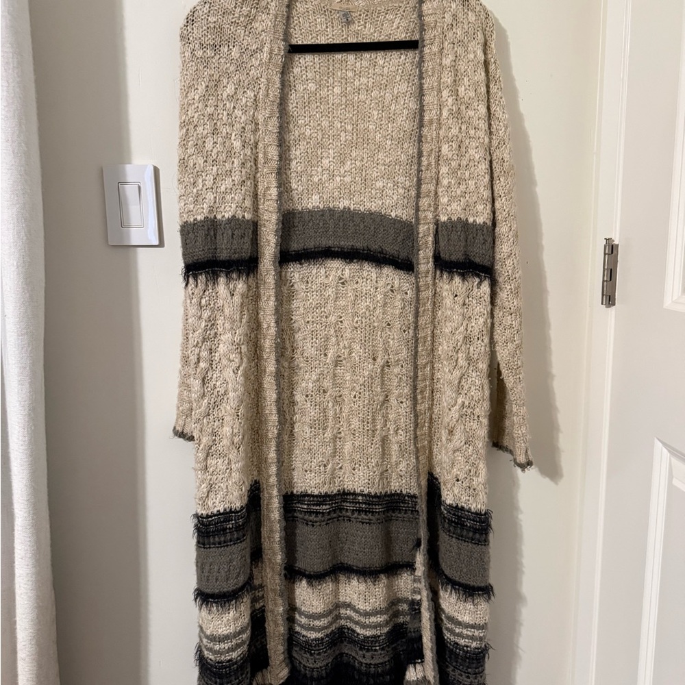 Ecote Textured Knit Cardigan in Cream and Gray